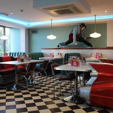 7Hotel Diner Halstead  Bagian luar foto