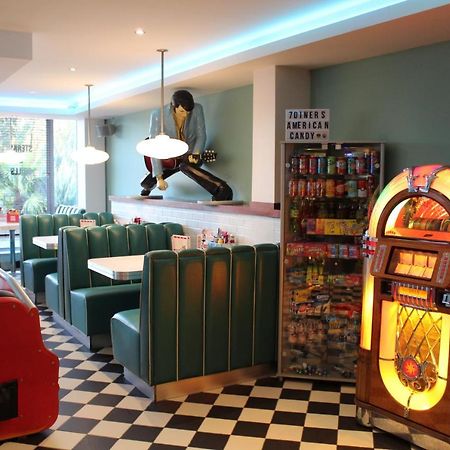 7Hotel Diner Halstead  Bagian luar foto