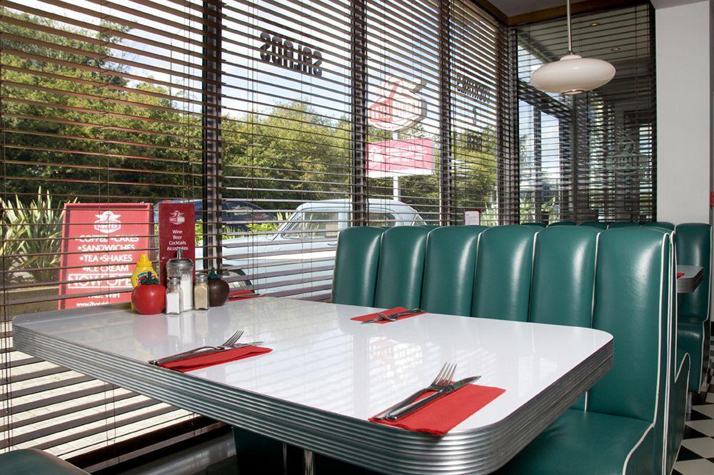 7Hotel Diner Halstead  Bagian luar foto