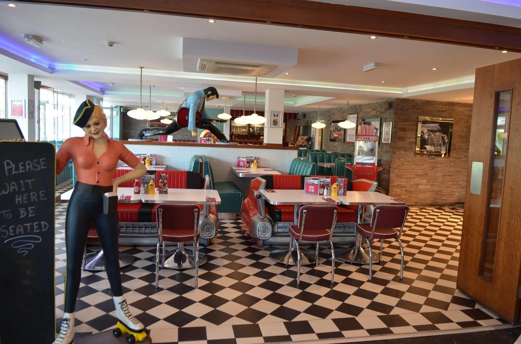 7Hotel Diner Halstead  Bagian luar foto