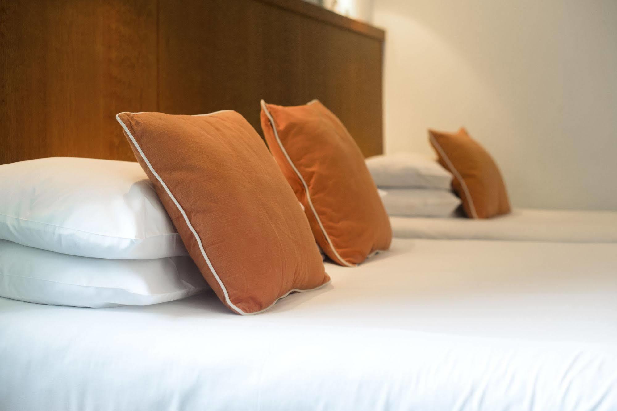 7Hotel Diner Halstead  Bagian luar foto