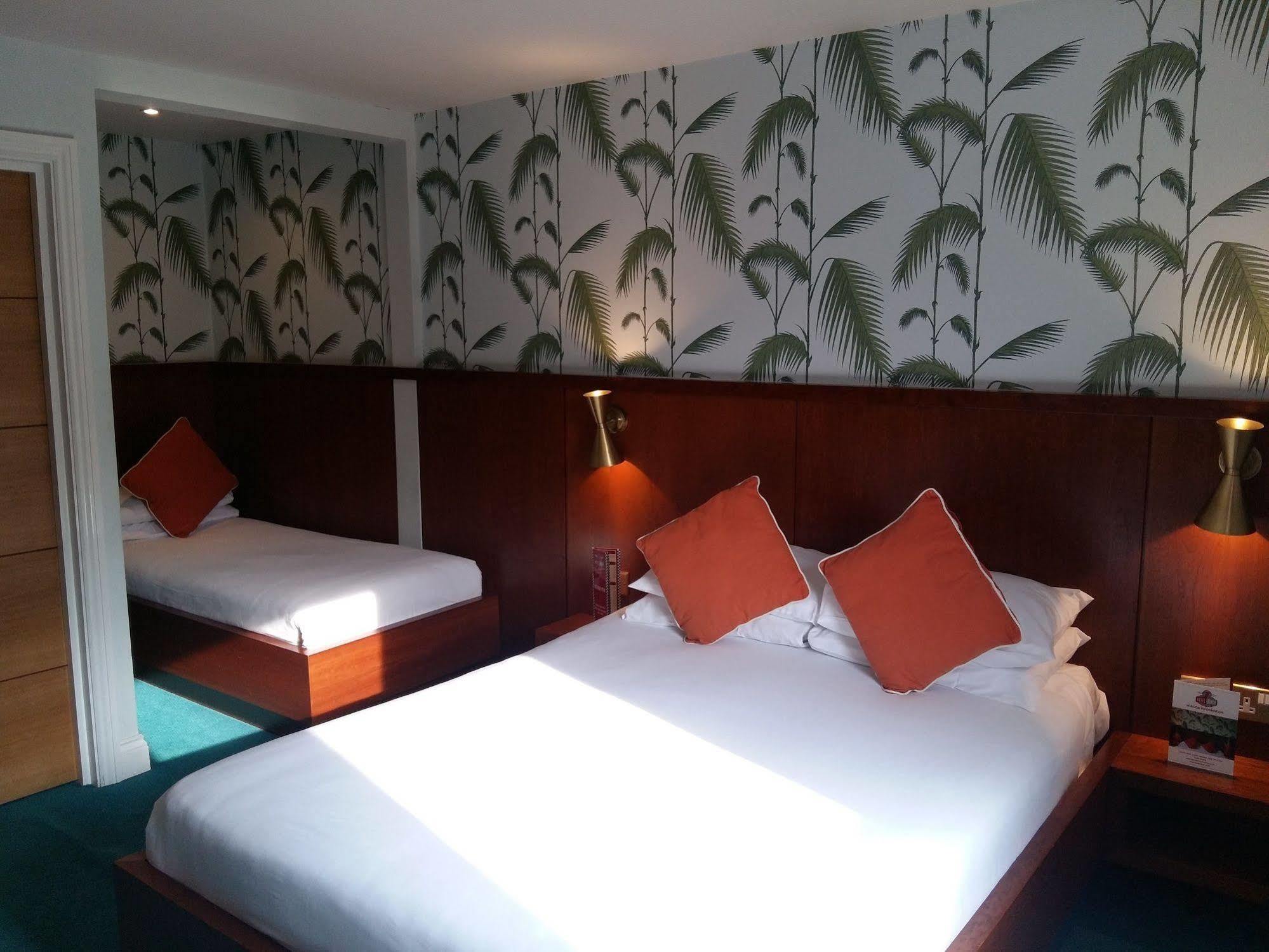 7Hotel Diner Halstead  Bagian luar foto