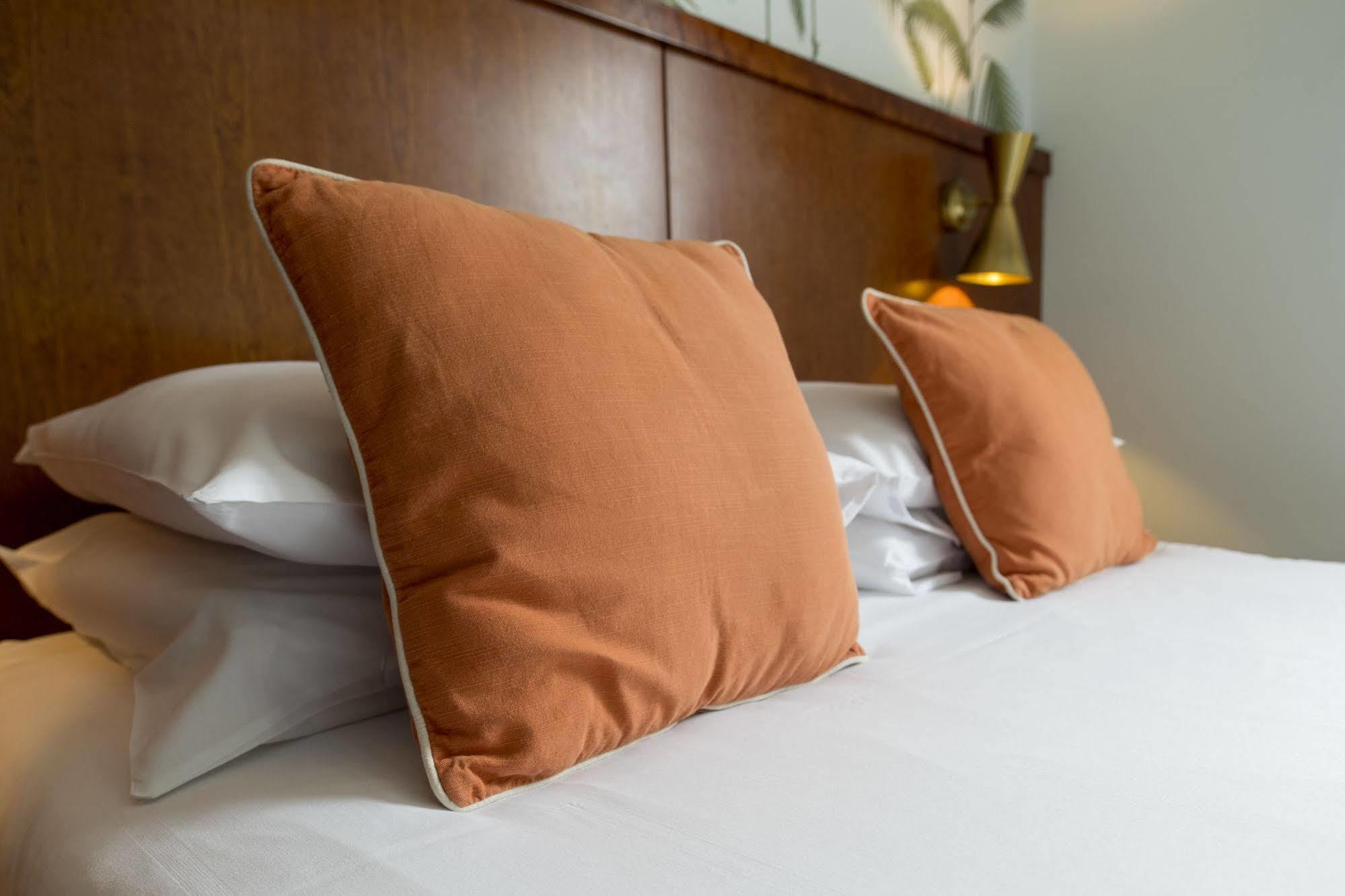 7Hotel Diner Halstead  Bagian luar foto