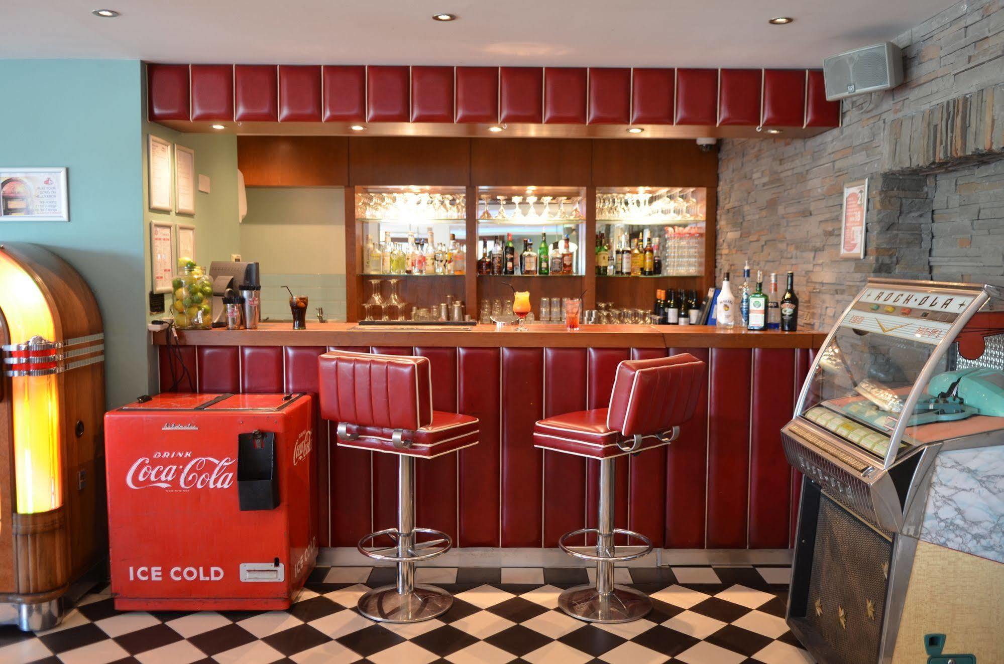7Hotel Diner Halstead  Bagian luar foto