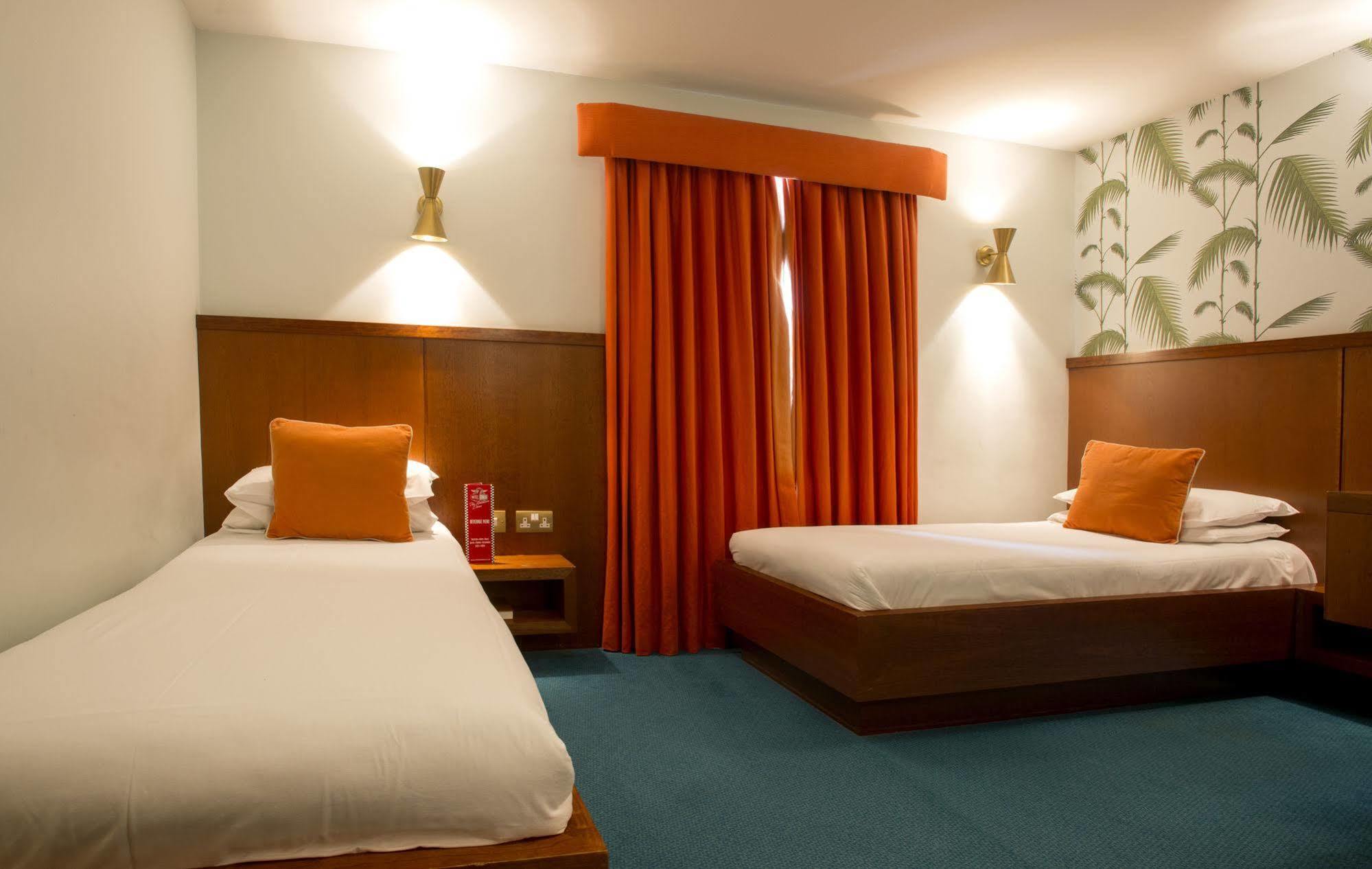 7Hotel Diner Halstead  Bagian luar foto