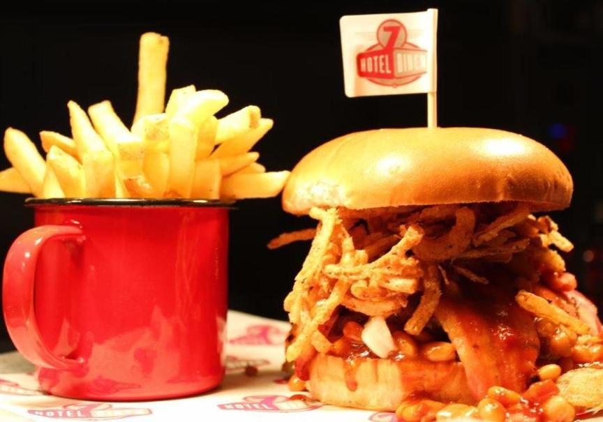 7Hotel Diner Halstead  Bagian luar foto