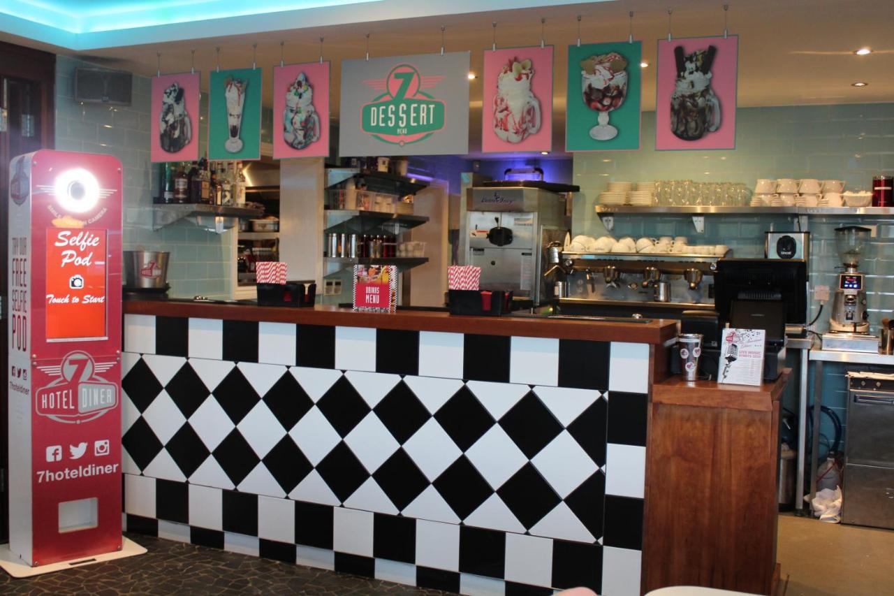 7Hotel Diner Halstead  Bagian luar foto